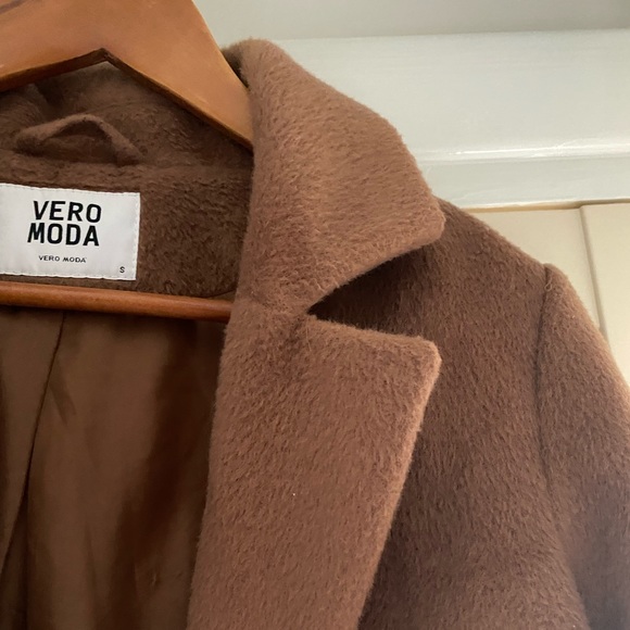 Faux fur coat - Picture 2 of 3